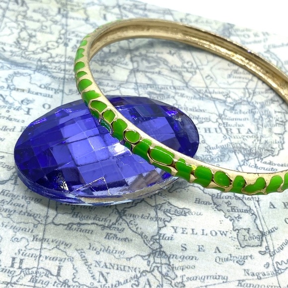 Green Goldtone Bangle Bracelet - Picture 5 of 5